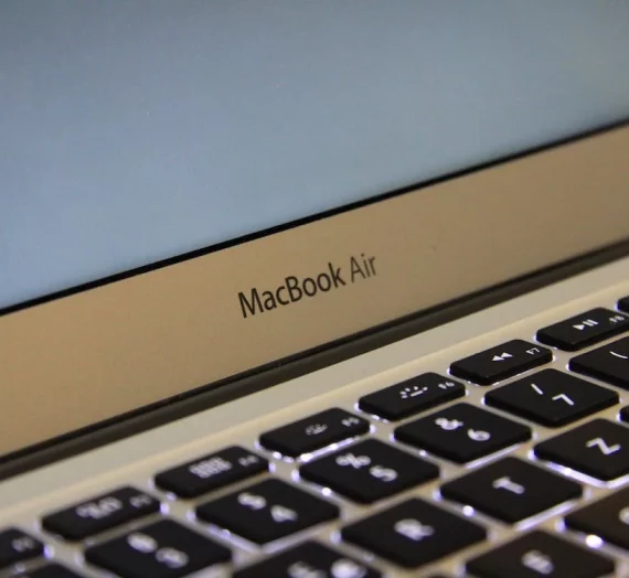 Dla kogo jest przeznaczony MacBook Air? Dlaczego urządzenia Apple są tak popularne?